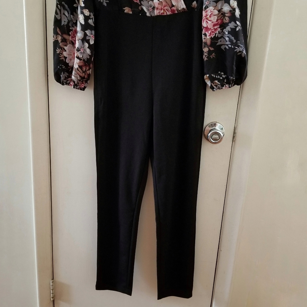 NWOT Floral Print Bishop Sleeve Jumpsuit - Picture 6 of 9